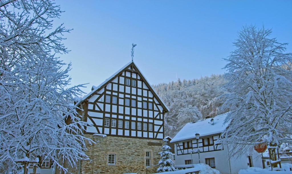 Waldhotel Im Wiesengrund Hürtgenwald Eksteriør bilde